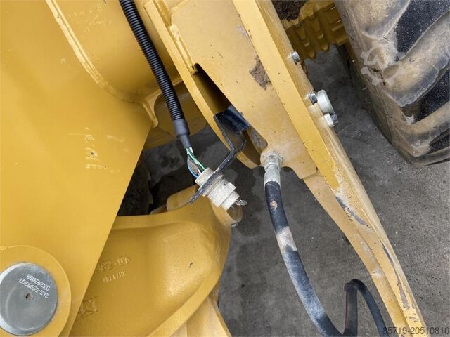 Loader CAT 906M (7164)