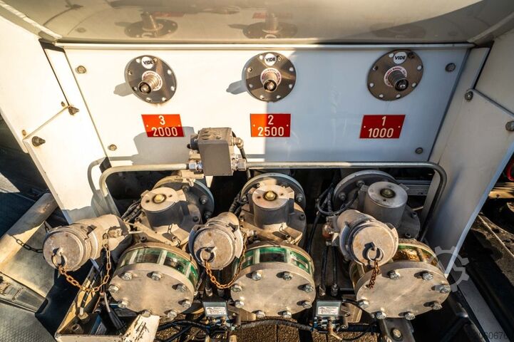 Camión cisterna IVECO EURO CARGO 100-220 +CM 5500L + 3 COMP.