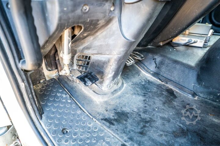 Camión cisterna IVECO EURO CARGO 100-220 +CM 5500L + 3 COMP.