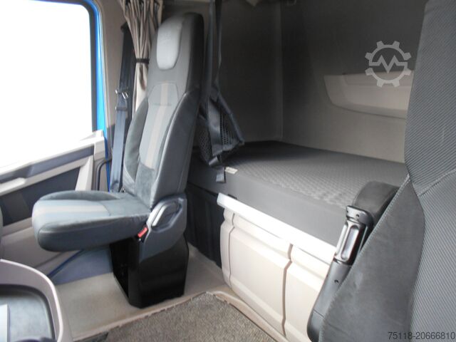 Tracteur routier standard DAF XG 480