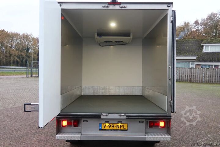 Refrigerated/freezer transport (closed box) Iveco 35S 180 35 S 180 Hi-Matic