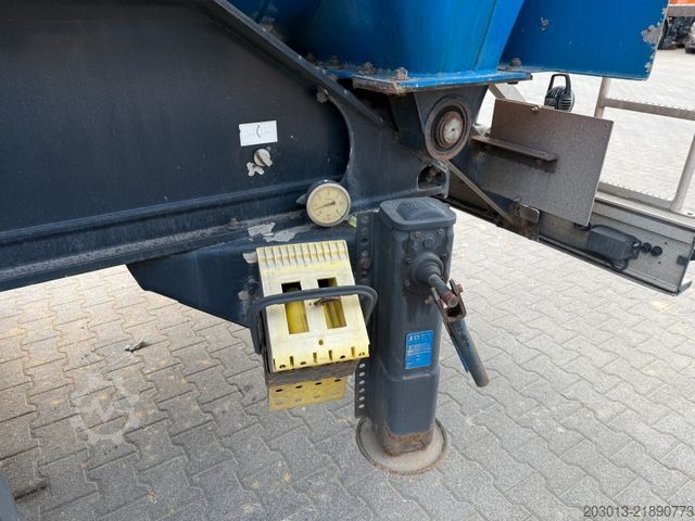 Силосный полуприцеп SPITZER SK 2760 Silo ADR 3 Achse 60.000 Liter