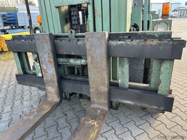Terenski viličar JUNGHEINRICH DFG 75 / Triplex / Tragkraft 7.500 kg