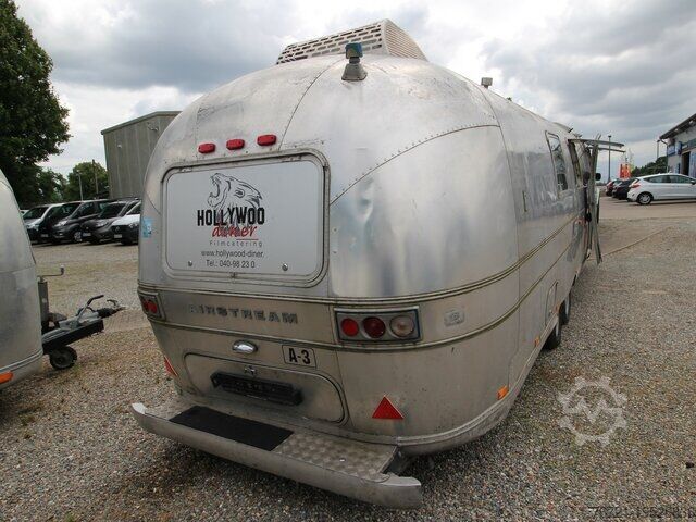 Tirdzniecības piekabe Airstream Land Yacht Sovereign Catering + Foodtrailer