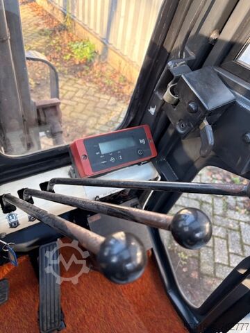 フォークリフト Nissan 2,7t