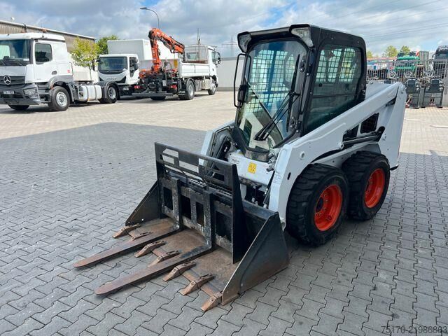 Planiermaschine Bobcat S450 / nur 131h !! / Gabel / Schaufel