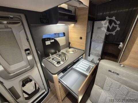 Poolintegreeritud matkaauto Knaus L!VE WAVE 650 MEG Black Selection *TraumMobil*Automatik*