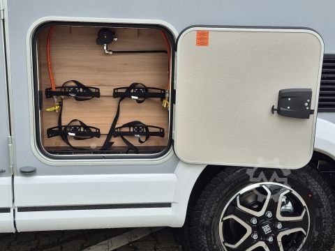 Poolintegreeritud matkaauto Knaus L!VE WAVE 650 MEG Black Selection *TraumMobil*Autark e*