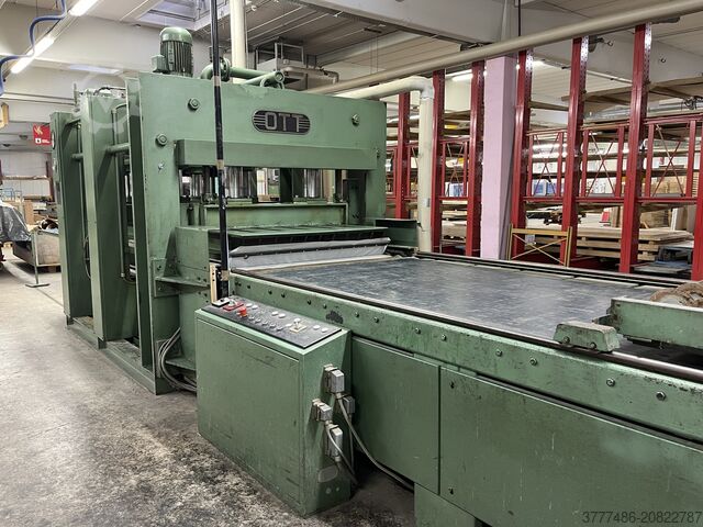 Presse à passage continu pour placage Paul OTT Durchlauf-Presse D 99/240 3,30 x 1,40 m
