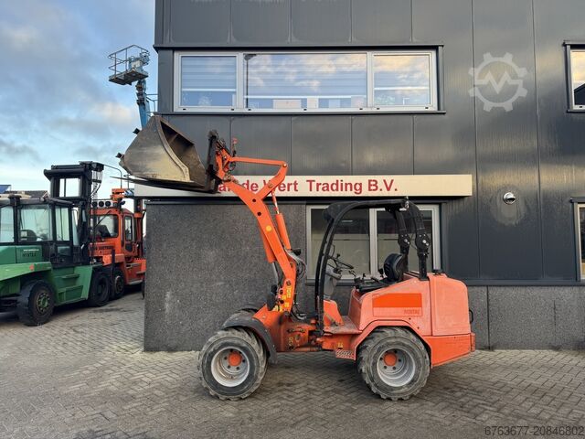 Radlader Schäffer - 2436 - Schaufel - Radlader - 200 Betriebsstunden - 2011 - Schaufel - Gabelträger SCHÄFFER Wiellader Schaffer - 2436 - shovel - wiellader - 200uur - 2011 - bak - vorkenbord