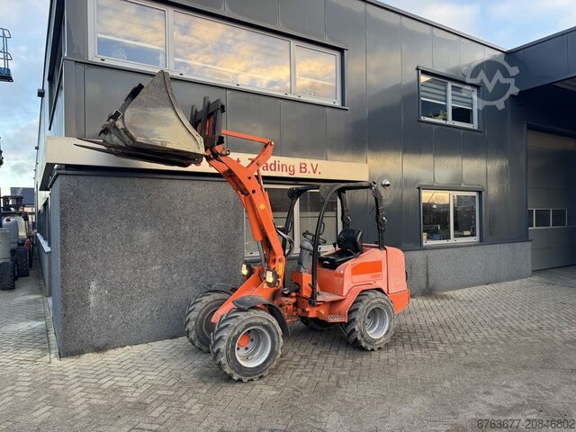 Radlader Schäffer - 2436 - Schaufel - Radlader - 200 Betriebsstunden - 2011 - Schaufel - Gabelträger SCHÄFFER Wiellader Schaffer - 2436 - shovel - wiellader - 200uur - 2011 - bak - vorkenbord