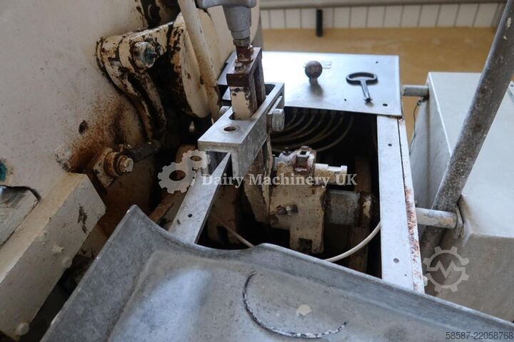 ماكينة تعبئة وتغليف الزبدة Benhil 8380  
