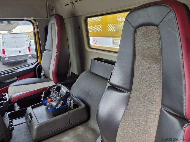 Vrachtauto met open laadbak Volvo FMX