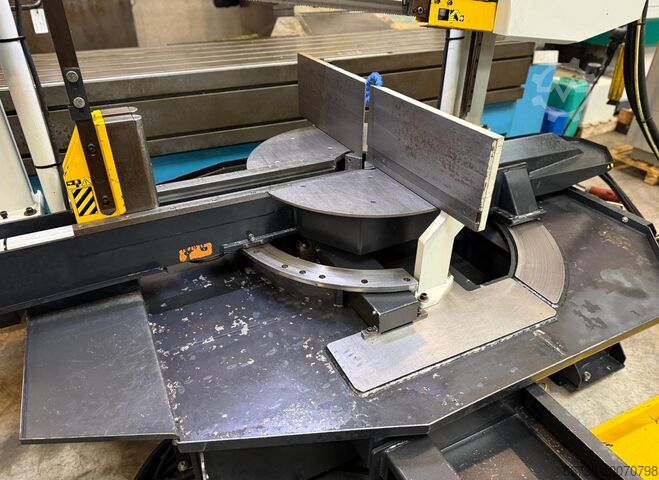 Scie à ruban semi-automatique PEGAS Gonda 750 x 500 mm  CNC