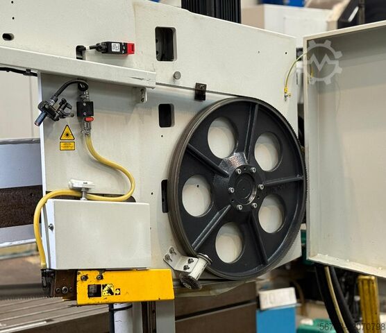 Scie à ruban semi-automatique PEGAS Gonda 750 x 500 mm  CNC