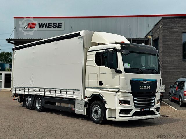 Tovorno vozilo s ravno platformo in ponjavo MAN TGX 26.440 6x2 mit Schwerlast-Ladebordwand Rampe