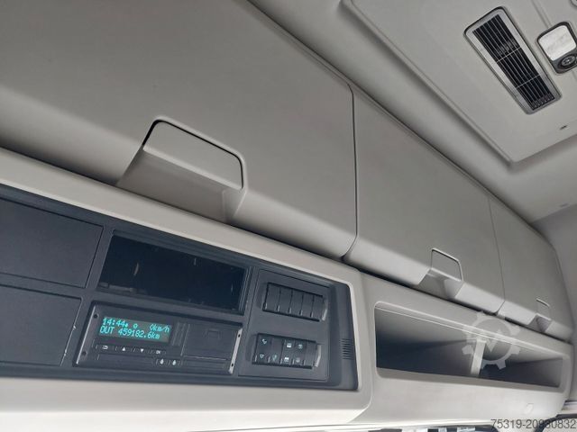 Волумен влекач FORD F-Max 1850 LL