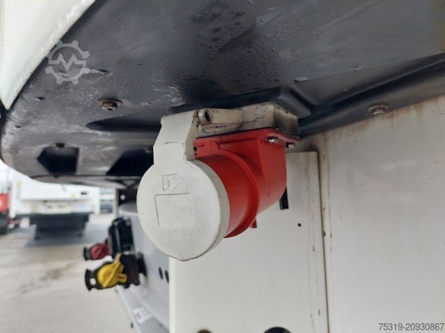 冷蔵セミトレーラー SCHMITZ CARGOBULL SKO 24 Thermo King SLXi 300