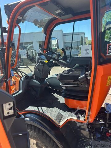 Municipal vehicle / implement carrier Holder C 55 SC