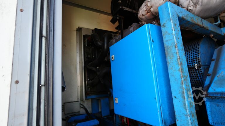 βαλίτσα Mercedes-Benz AXOR 2529 6x2 Closed box with Woma high pressur...