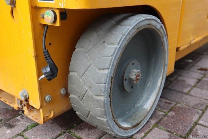 Scissor lift Haulotte COMPACT 10 Electric, 10m Working Height, 450kg Cap