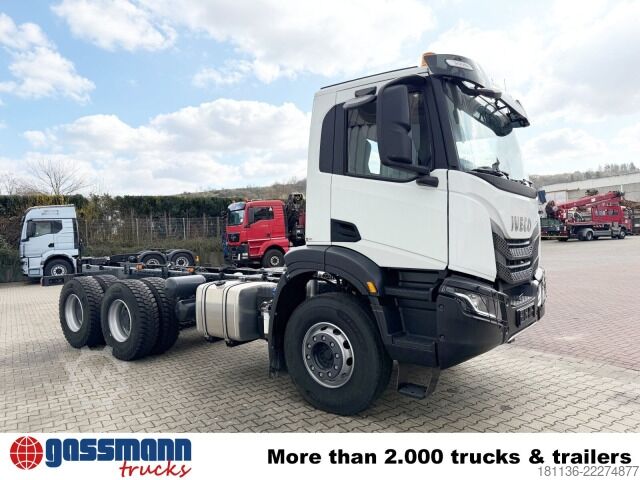 トラックシャーシ Iveco X-Way AD300X46Z 6x4, Retarder, Navi
