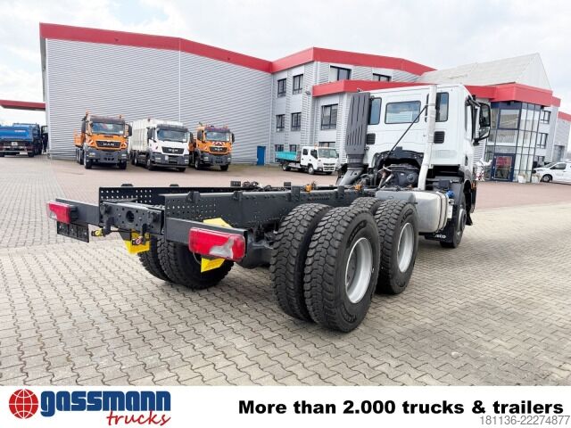 トラックシャーシ Iveco X-Way AD300X46Z 6x4, Retarder, Navi