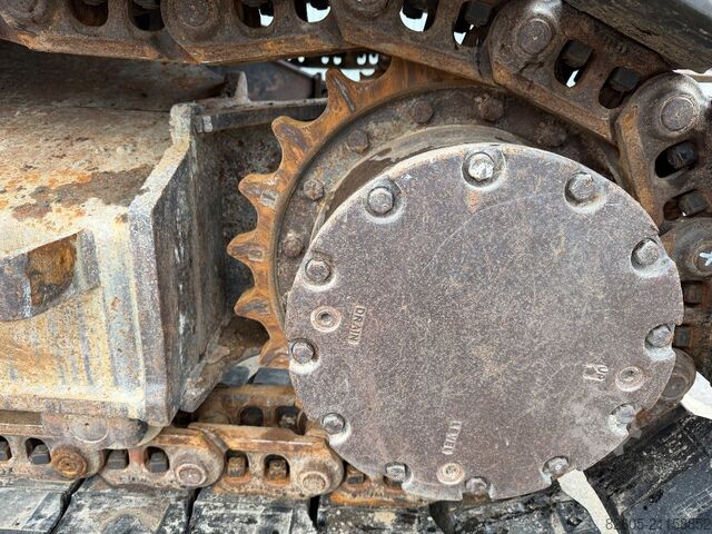 Escavadora de rastos Hitachi ZX 135 US 5-B