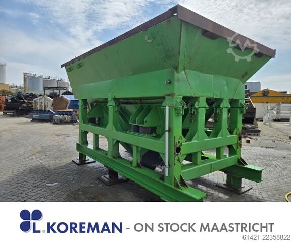 Kleemann hopper with vibrating chute Kleemann hopper with vibrating chute