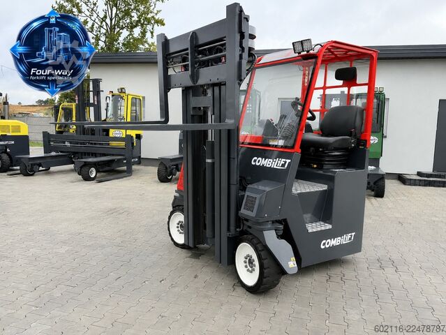 чотири-напрямний навантажувач Combilift CB4000 GAS TRIPLEX 5200 FREE-LIFT