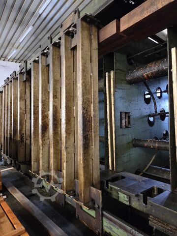 Presă tip carusel MAWEG ROTOR 6000
