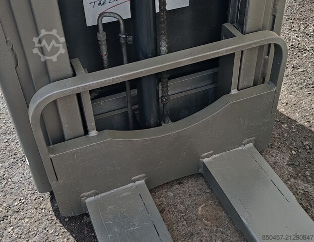 Pallet Stackers Still EXV 12 new batt