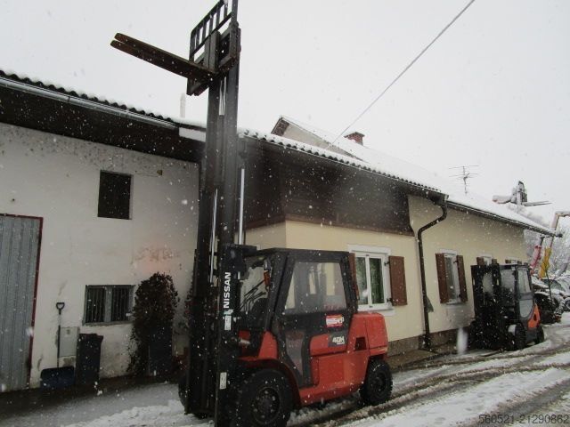 رافعات شوكية ديزل Nissan 4 Ton.-Triplex-FH 4,5m + Seitenschieber