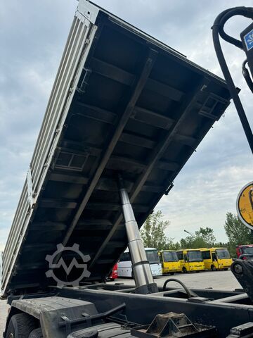 Camion à benne basculante SCANIA 124-420 8X4 RIBALTABILE + GRU EFFER 210
