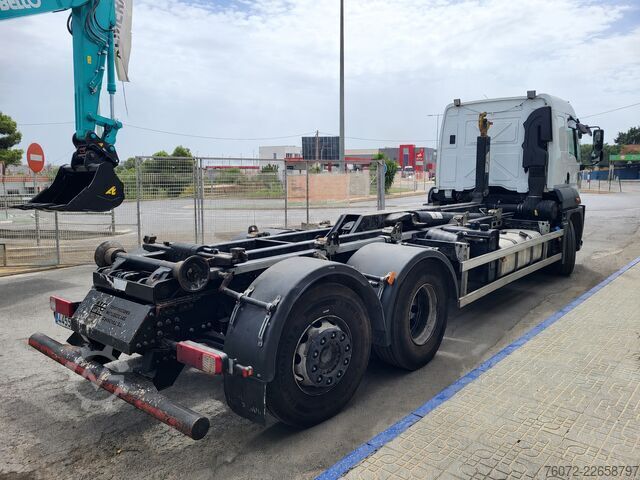 Camion portacontenedores Ford Legacy 2642