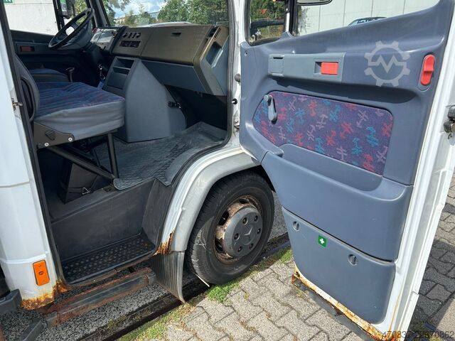 飲料バン MERCEDES-BENZ Vario 612 D