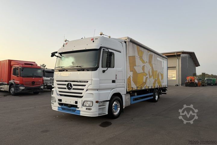 Nákladné auto s plochou korbou a plachtou Mercedes-Benz Actros 1848 4x2 Retarder / Swiss-Vehicle