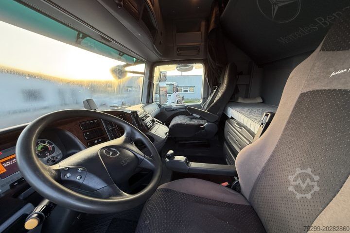 Nákladné auto s plochou korbou a plachtou Mercedes-Benz Actros 1848 4x2 Retarder / Swiss-Vehicle