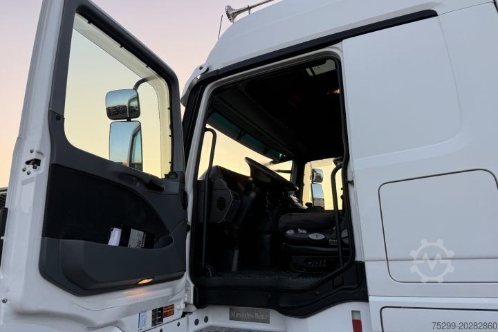 Nákladné auto s plochou korbou a plachtou Mercedes-Benz Actros 1848 4x2 Retarder / Swiss-Vehicle