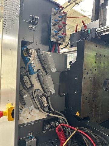 Stroj za brizganje Engel Victory 330H/200V/140 combi Ecodrive