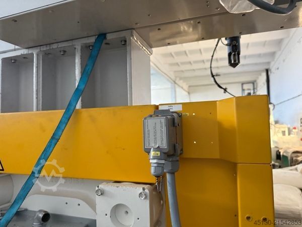 Stroj za brizganje Engel e-max 440/180