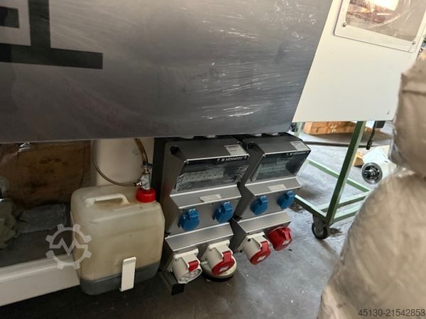 Stroj za brizganje Engel e-max 440/180