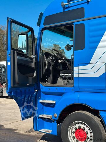 Camión plataforma con toldo MAN TGX 26.440 6x2 BL Plane & Retarder /EDSCHA