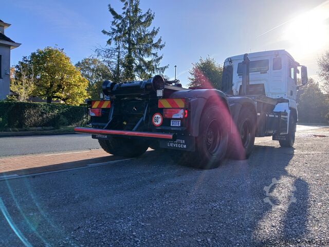 Koukkuvarrella / konttijärjestelmällä MAN TGS 33.460  6X4