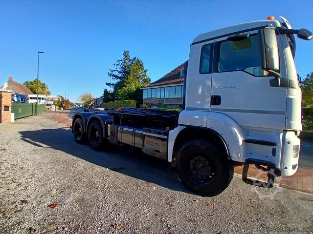 Koukkuvarrella / konttijärjestelmällä MAN TGS 33.460  6X4