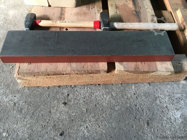 Oikaisu- ja alasinlevy  