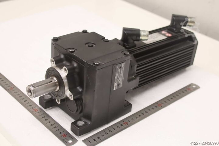 Сервопривід з редуктором 0,8 кВт 144 об/хв Lenze MCA 10140-RS0B0 G50BH121MVAR3C00