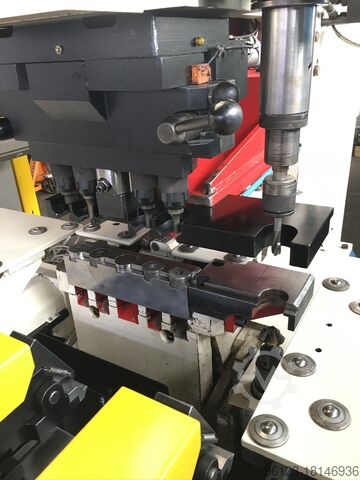 Mesin penebuk lubang Muhr und Bender / Mubea VP 1000