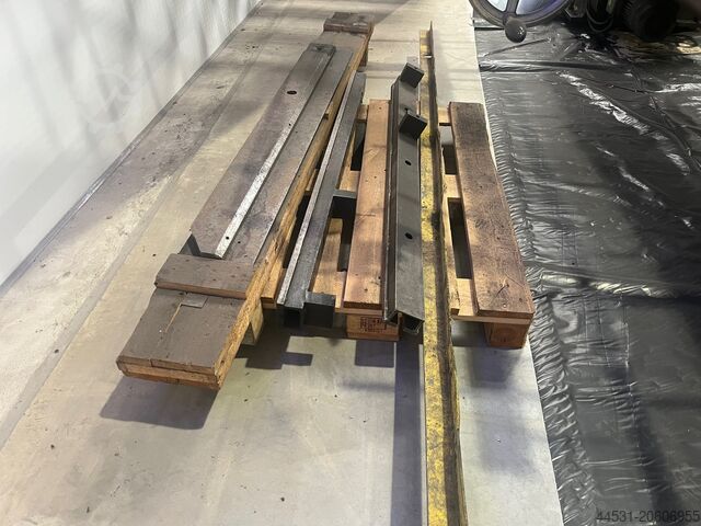 Mașină de îndoire pivotantă Köllschen AM 2500/5