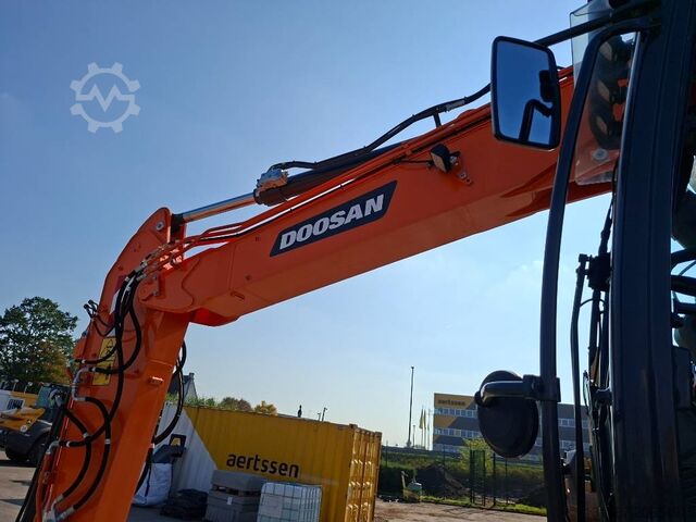 รถขุดล้อยาง Doosan DX160W-7